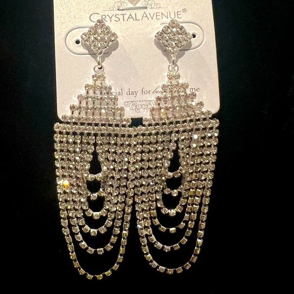 NWT Striking Clear Rhinestone Silver Chandelier Earrings Super Lightweight - Picture 1 of 10